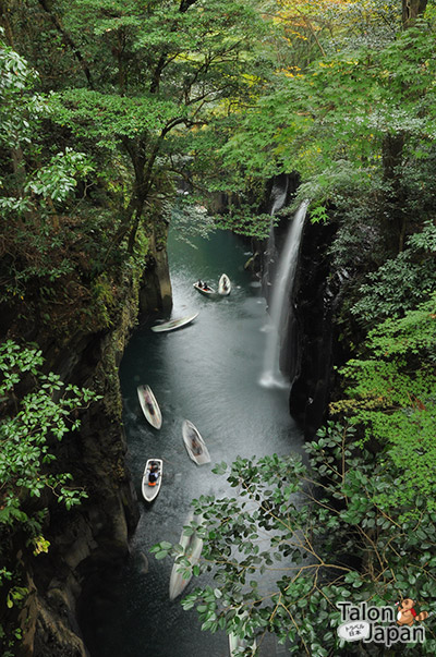 น้ำตกมินาอิโนทาคิ(Minainotaki)ที่ช่องเขาทาคาชิโฮะ Takachiho-kyo