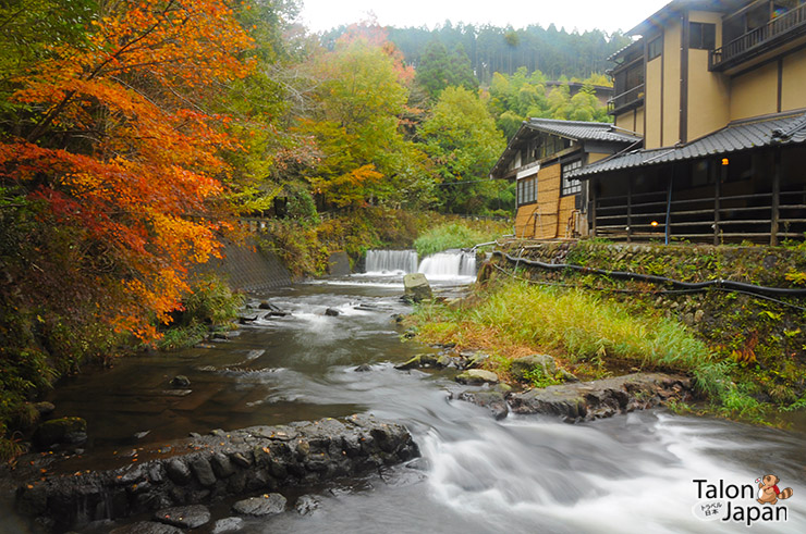 บรรยากาศช่วงใบไม้เปลี่ยนสีของเมืองคุโรคาวะ ออนเซน Kurokawa Onsen