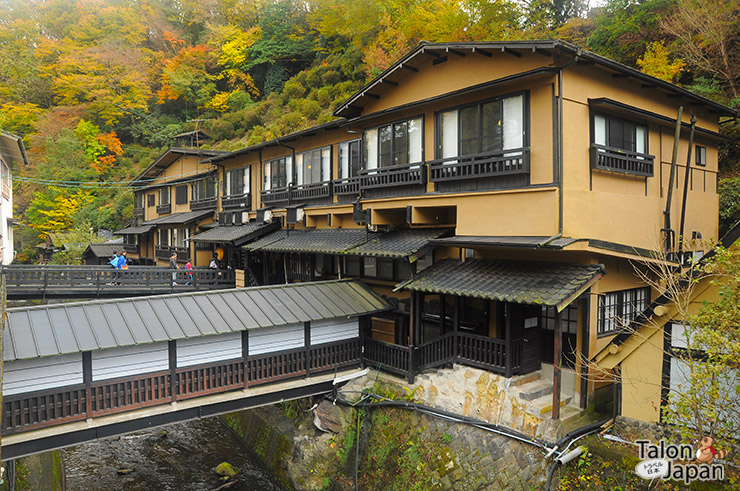 บรรยากาศช่วงใบไม้เปลี่ยนสีของเมืองคุโรคาวะ ออนเซน Kurokawa Onsen