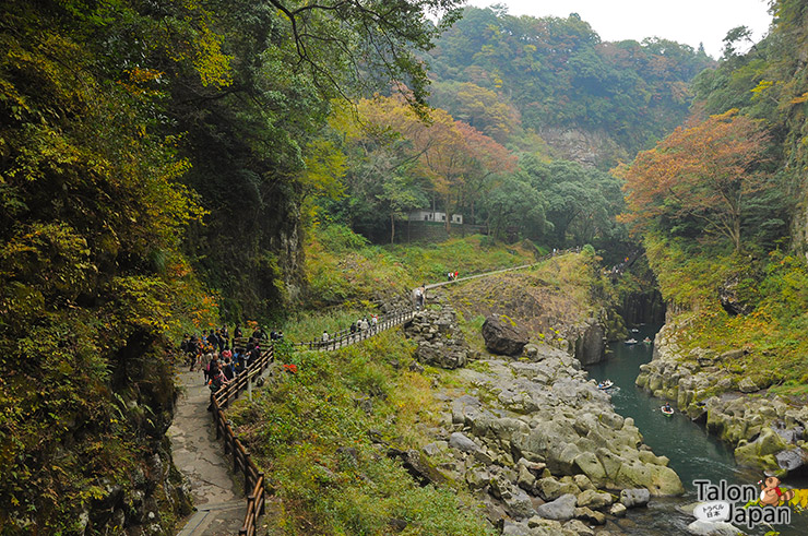 บรรยากาศระหว่างทางเดินที่ช่องเขาทาคาชิโฮะ Takachiho