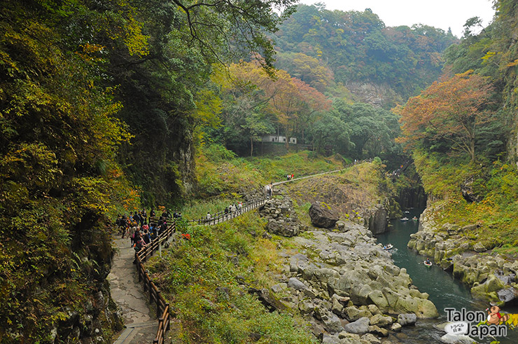 บรรยากาศระหว่างทางเดินที่ช่องเขาทาคาชิโฮะ Takachiho