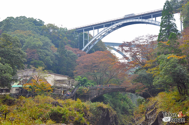 บรรยากาศระหว่างทางเดินที่ช่องเขาทาคาชิโฮะ Takachiho