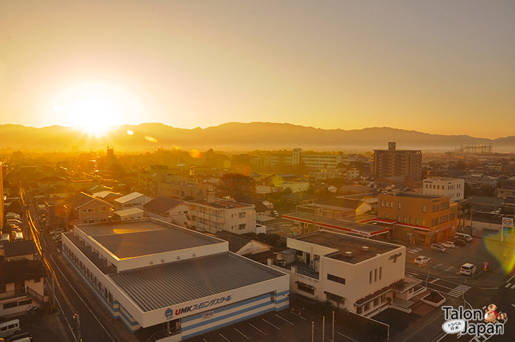 วิวสวยๆตอนพระอาทิตย์ขึ้นจากหน้าต่างโรงแรม Wing International Miyakonojo