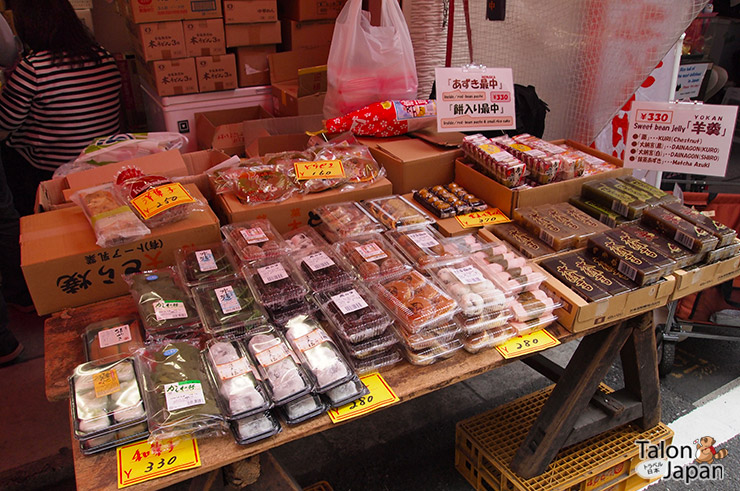 ร้านขายขนมพื้นบ้านชาวญี่ปุ่นที่ตลาดปลาซึคิจิ