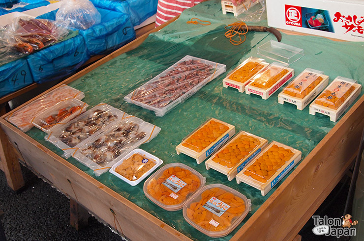 ไข่หอยเม่นที่ตลาดปลาซึคิจิ