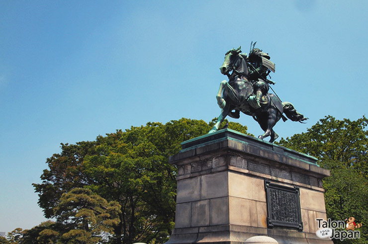 รูปปั้นซามูไรหน้าพระราชวังอิมพีเรียล Kusunoki Masashige