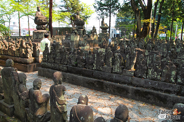 ลานกว้างที่มีพระพุทธรูปองค์ต่างๆเรียกว่า Gohyaku Rakan ที่มีมากถึง 540 รูป