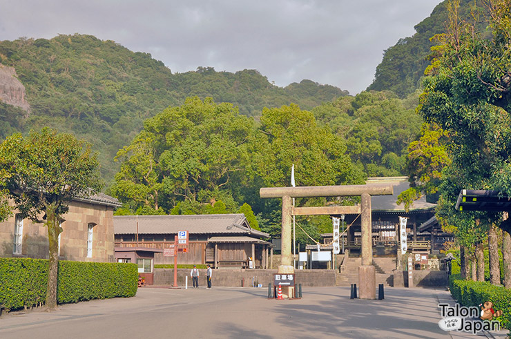 บริเวณด้านหน้าศาลเจ้าซึรุกาเนะ Tsurugane Shrine