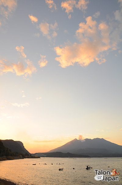 วิวยามเย็นของเกาะภูเขาไฟซากุระจิมะ Sakurajima