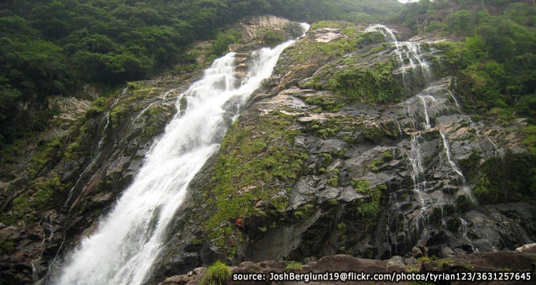 น้ำตกในเกาะยากูชิม่า Okonotaki Senpironotaki