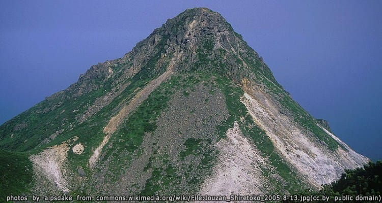 ภูเขาไฟอิโอซัง Iozan Volcano