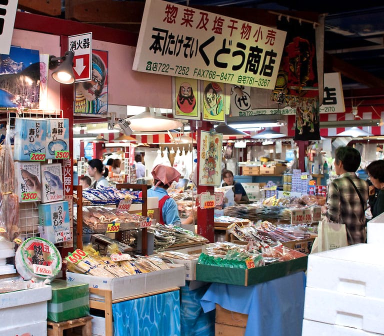 ตลาดปลาอาอูกะ Auga Fish Market