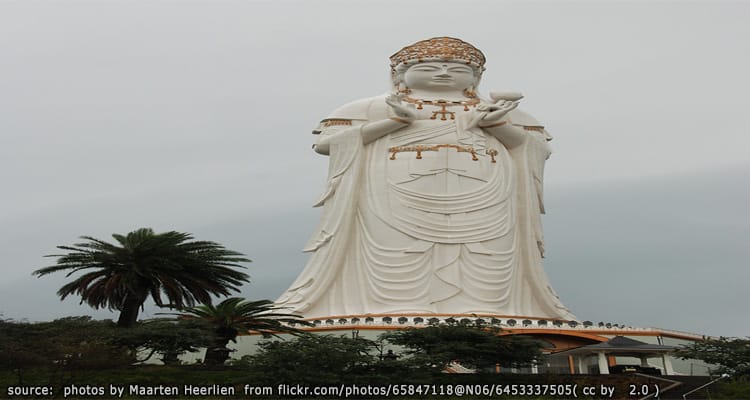 รูปปั้นเจ้าแม่กวนอิม Shodoshima Daikannon