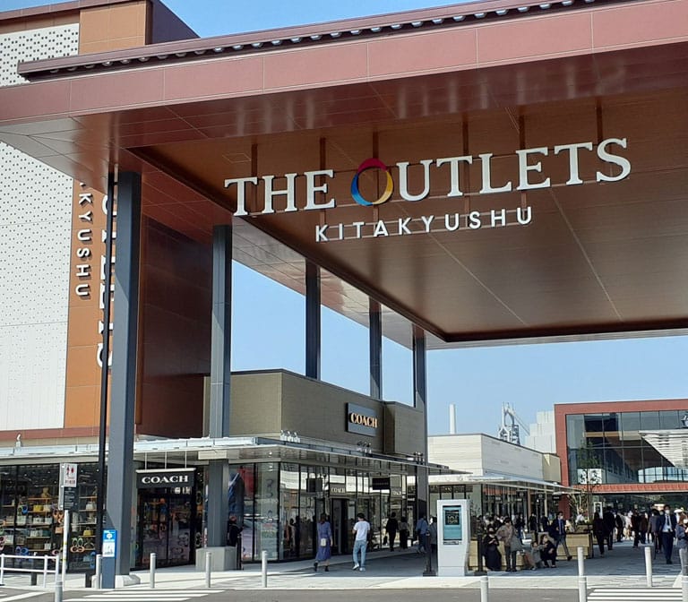 เอาท์เล็ท THE OUTLETS KITAKYUSHU ใหญ่ที่สุดในคิวชู