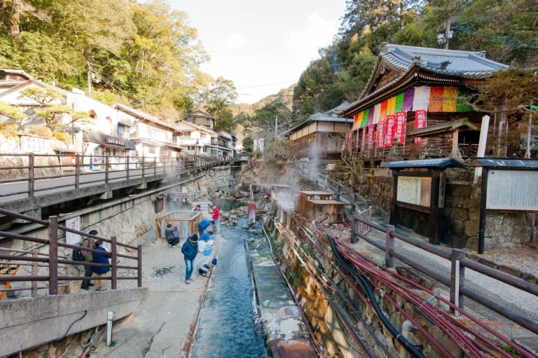 ยุโนะมิเนะ ออนเซ็น (Yunomine Onsen)
