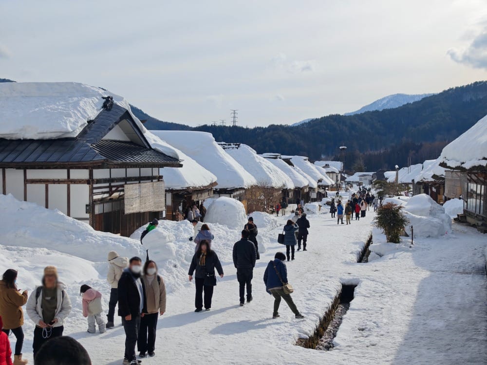 Ouchi-juku หน้าหนาว — หมู่บ้านหลังคามุงหญ้าใต้หิมะฟูๆ ที่เหมือนหลุดเข้าไปในญี่ปุ่นยุคเอโดะ