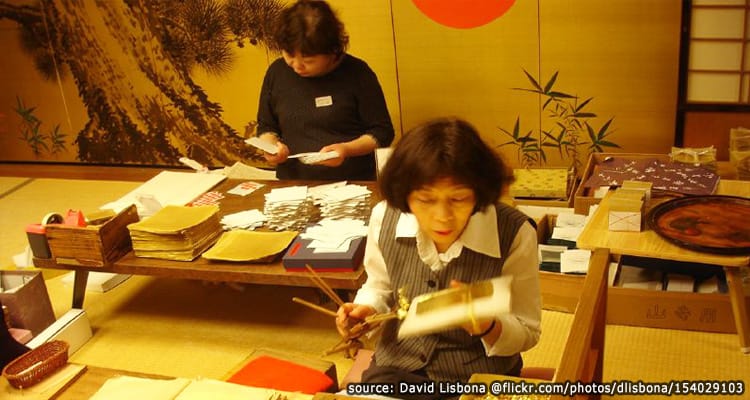 ศิลปะการประดับแผ่นทองคำของคานาซาวะ – Kanazawa Gold Leaf