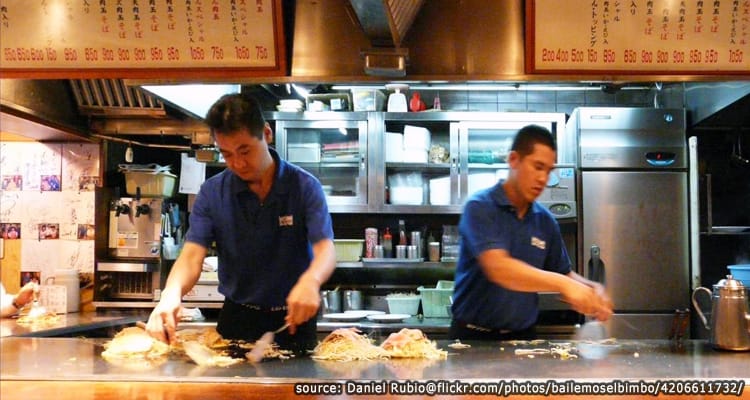 โอโคโนมิยากิสไตล์ฮิโรชิม่า Hiroshima Okonomiyaki