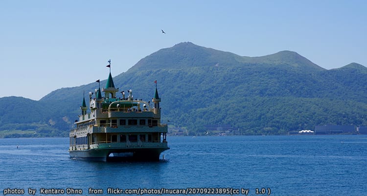ล่องเรือชมทะเลสาบโทยะ Boat Cruise on Lake Toya