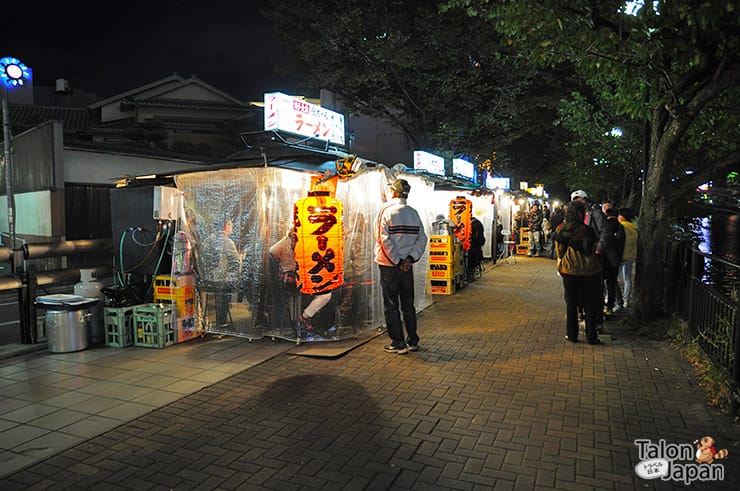 ซุ้มขายอาหารสไตล์ยาไต Yatai ที่ Fukuoka