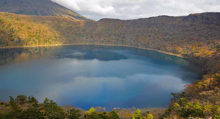 ทะเลสาบโอนามิ(Onami Pond)ที่ปากปล่องภูเขาไฟของคิริชิม่า