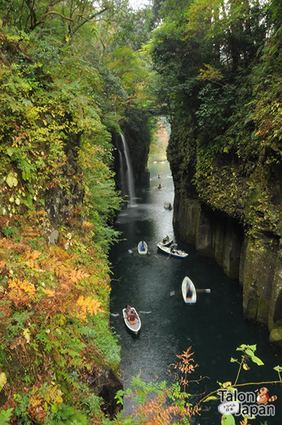 น้ำตกมินาอิโนทาคิ(Minainotaki)ที่ช่องเขาทาคาชิโฮะ Takachiho-kyo