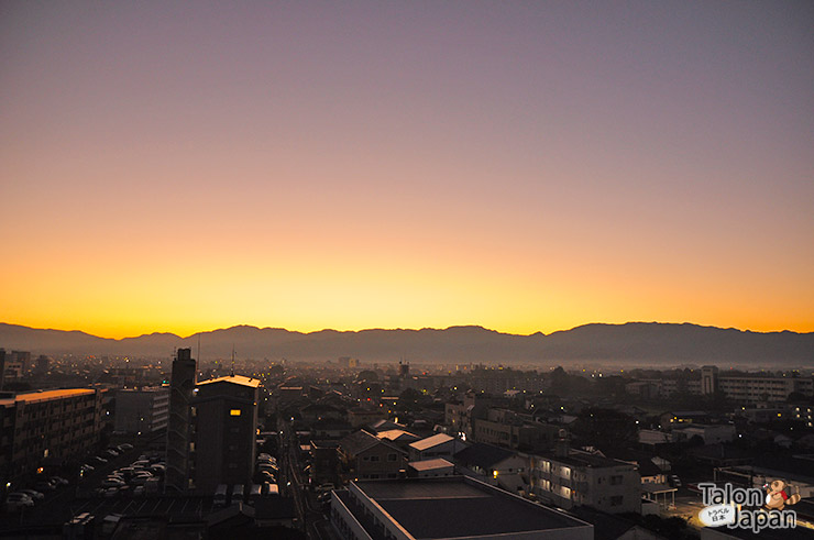 วิวสวยๆตอนพระอาทิตย์ขึ้นจากหน้าต่างโรงแรม Wing International Miyakonojo