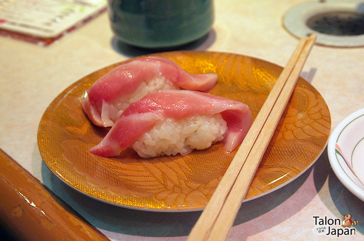 ข้าวหน้าปลาดิบโอโทโร่ที่ตลาดปลาซึคิจิ