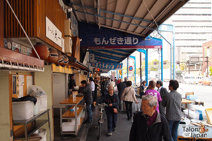 ถนนด้านนอกตลาดปลาซึคิจิ