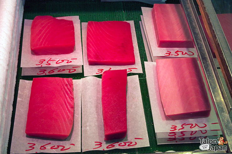 เนื้อปลาทูน่าแร่สดๆที่ตลาดปลาซึคิจิ