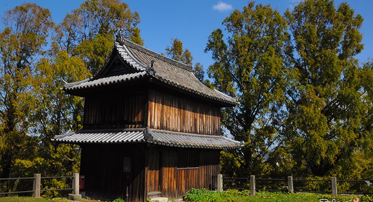 อาคารเก่าแก่ที่ซากปราสาทฟูกุโอกะและสวนมาอิซูรุ Fukuoka Castle Ruin and Maizuru Park