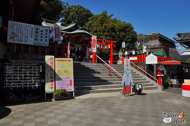 ภายในศาลเจ้าศาลเจ้าคุมาโมโต้อินาริ-Kumamoto-Inari-Shrine