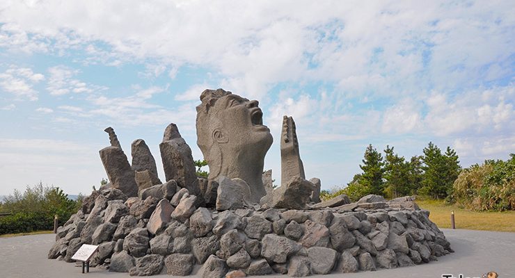 รูปปั้นหินที่จุดชมวิวอะคามิซู
