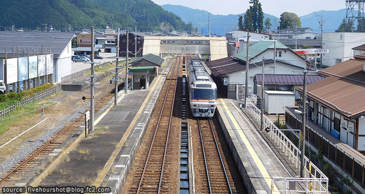 สถานีรถไฟฮิดะ-ฟุรุกะวะ (Hida-Furukawa- Gifu)