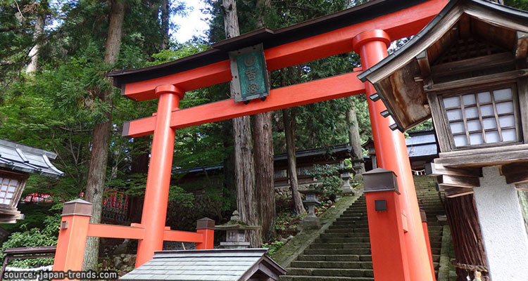 ศาลเจ้าฮิดะ-ซันโนะกุ ฮิเอะ (Hida-sannogu Hie Shrine) จังหวัด Gifu