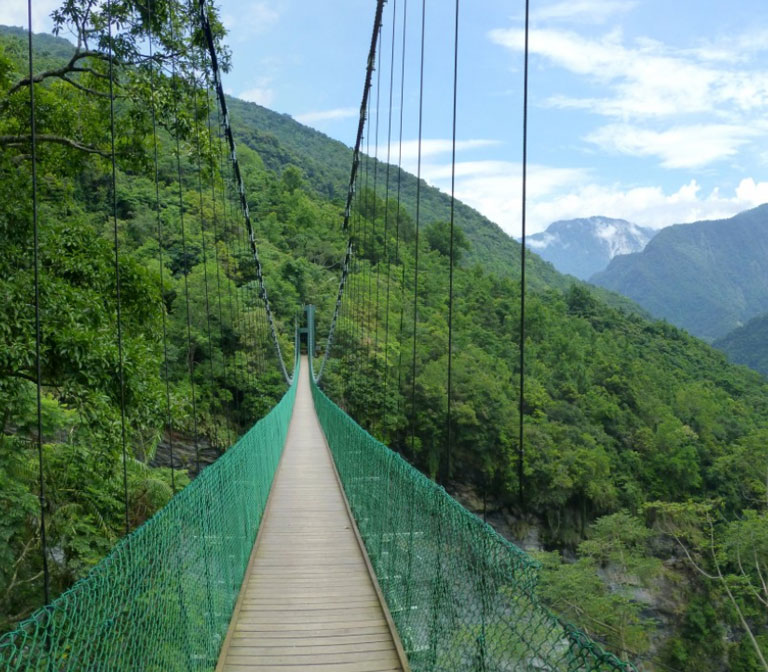 Momijidani Suspension Bridge